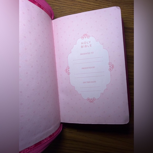 NWT King James Version (KJV) Holy Biblewith a large print, fuchsia leather - Picture 4 of 5